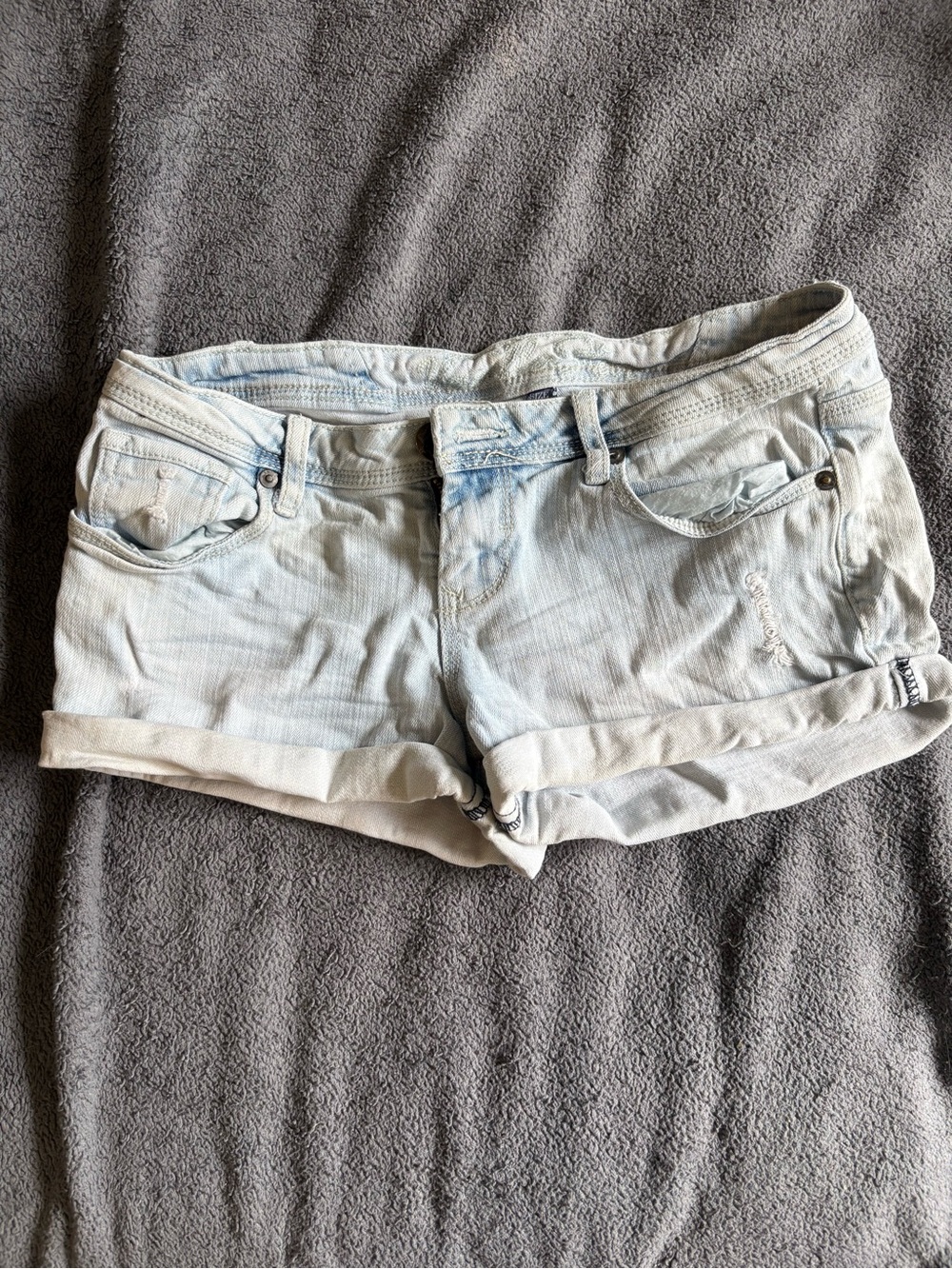 Light Wash Denim Rolled Hem Women's Shorts